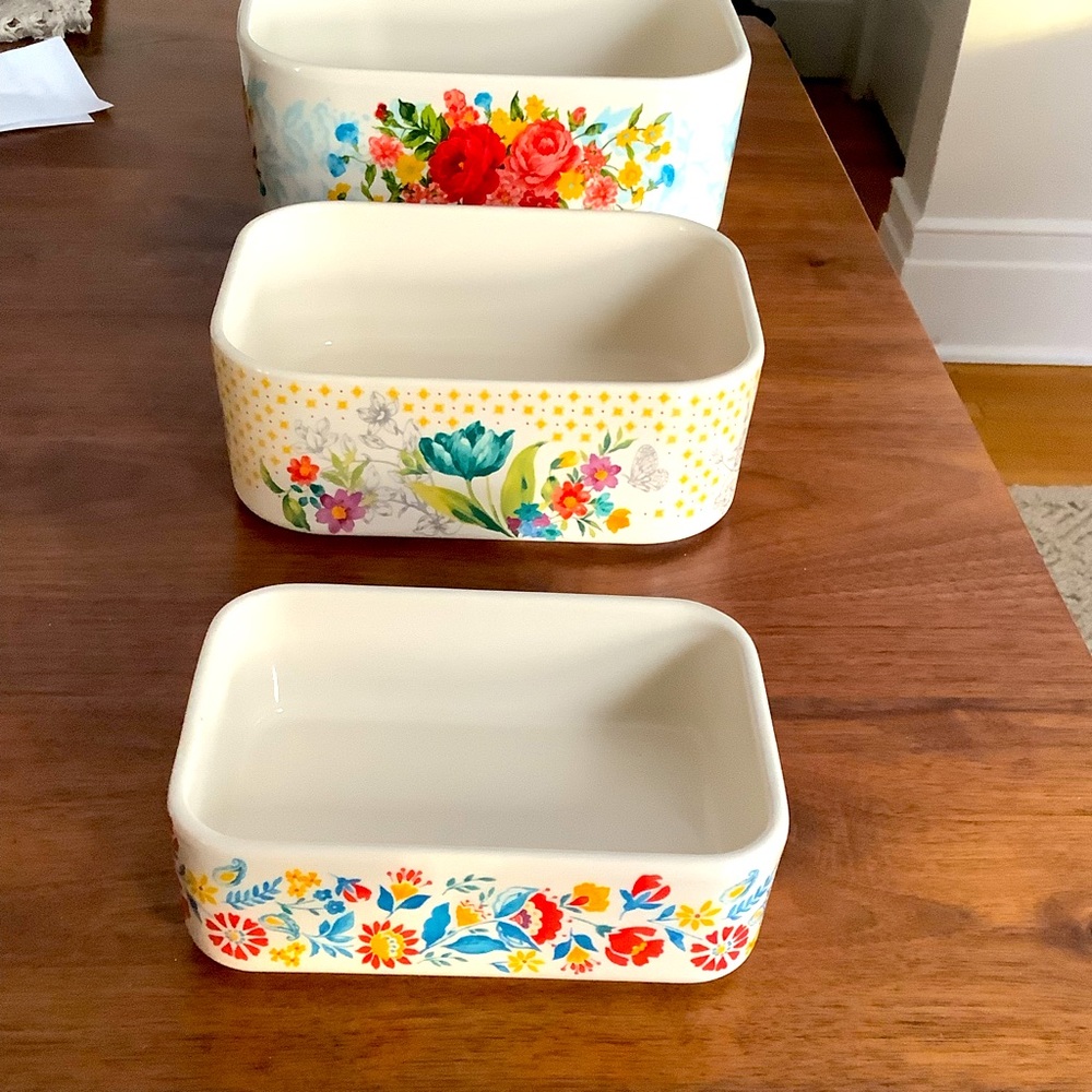 The pioneer woman sweet rose pattern, six piece, ceramic nesting set casseroles